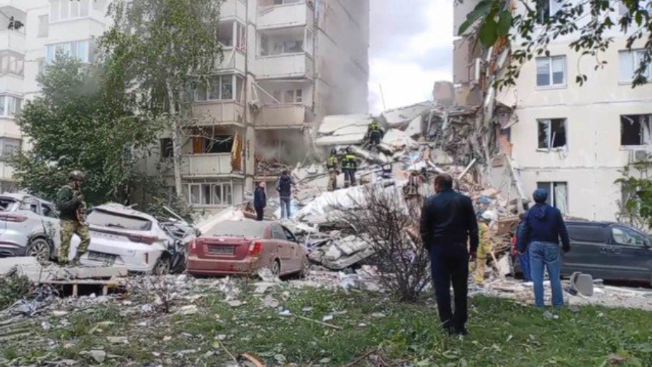 Tragedy Strikes: Deadly Collapse of Apartment Building in Belgorod, Russia Leaves Multiple Casualties